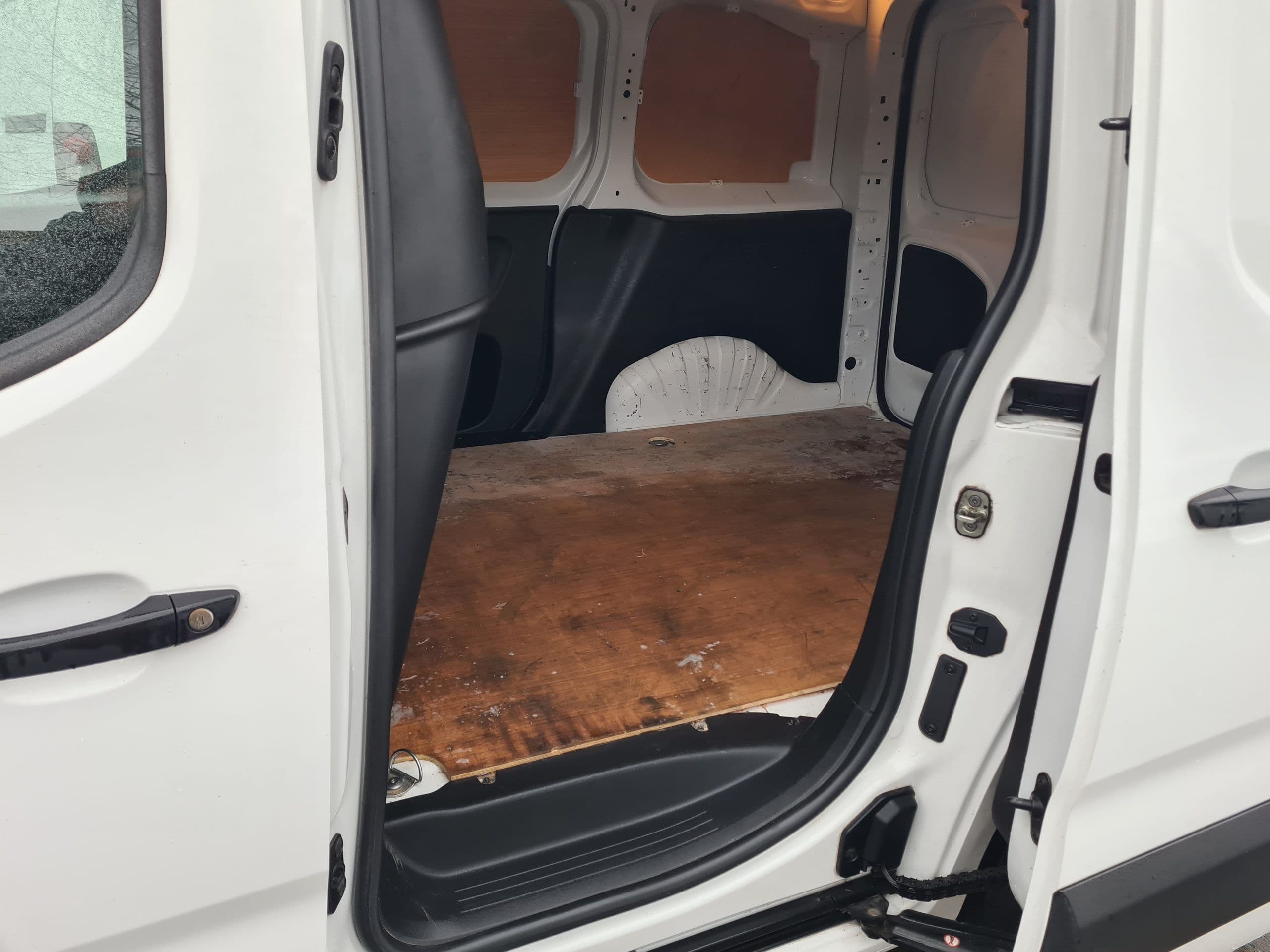 2022 PEUGEOT PARTNER 1.5 HDI - Image 2